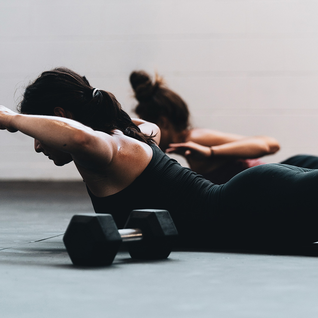 A woman in a fitness class doing core exercises